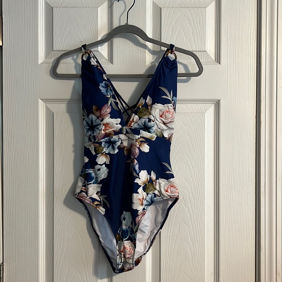 Cupshe One Piece Bathing Suit - Navy Blue with Floral Pattern - Size M - NWT😍 - Picture 1 of 4